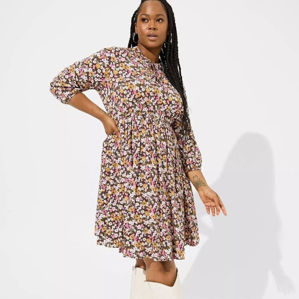 Torrid Floral Print Mini Stretch Challis Front Keyhole Dress in Size 2 (18/20)